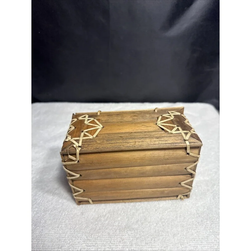 Numi Bamboo Tea Chest Storage Box 8 Tea Organizer Woven Reed Trim 6X4x3